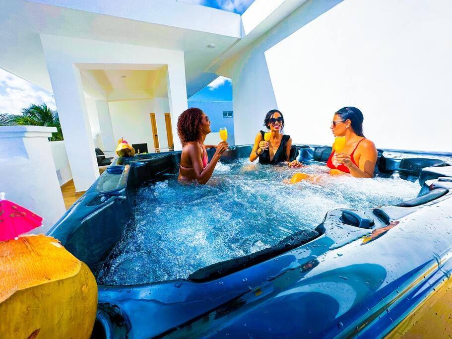 Villa Beach Jade With Private Pool, Jacuzzi & Maid *