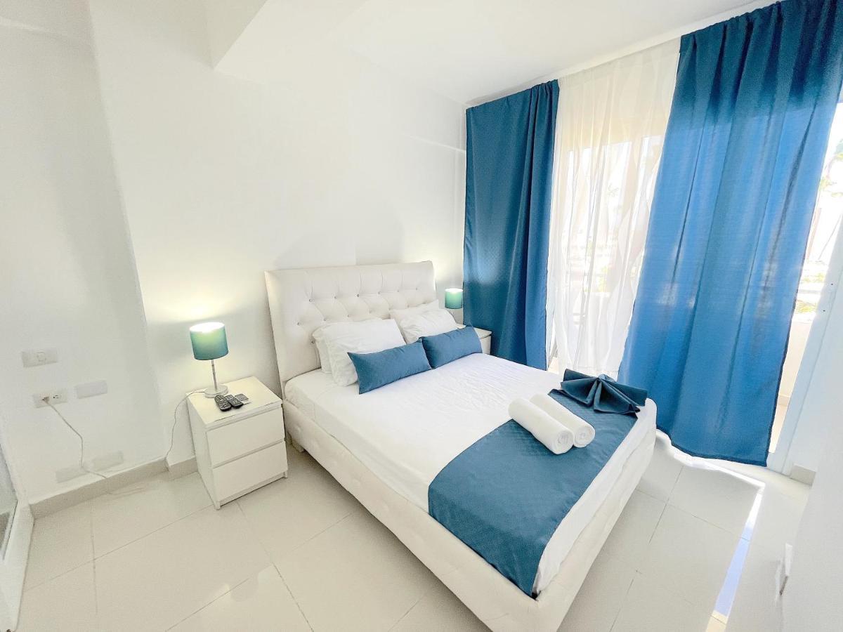 Hotel Rooftop Pool Ducassi Studio Suites Deluxe Club &