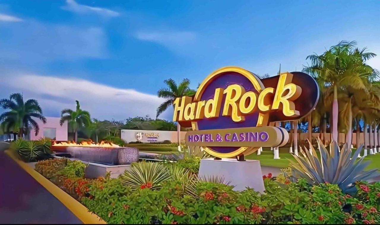 Cana Rock Star Infinity Pool, Golf & Club