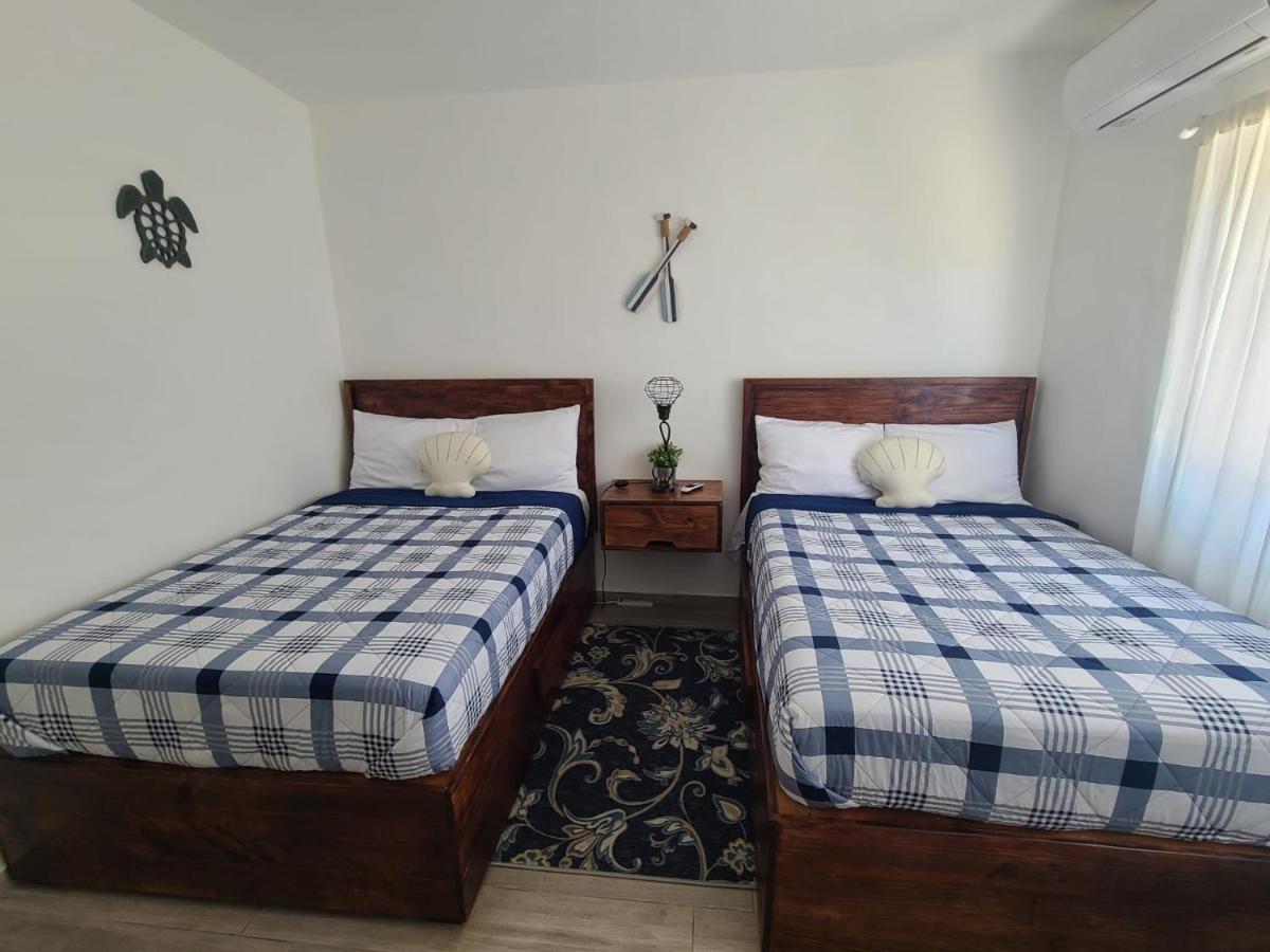 Cozy 2 Bedroom 7 Minutes Walk To Beach. *