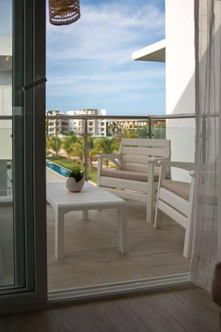 Apartamento One Bedroom Condo- *