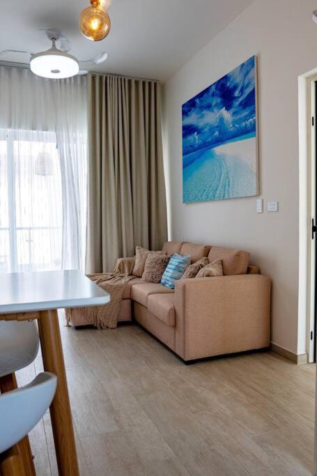 Apartamento One Bedroom Condo- *