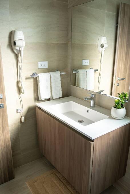 Apartamento One Bedroom Condo-
