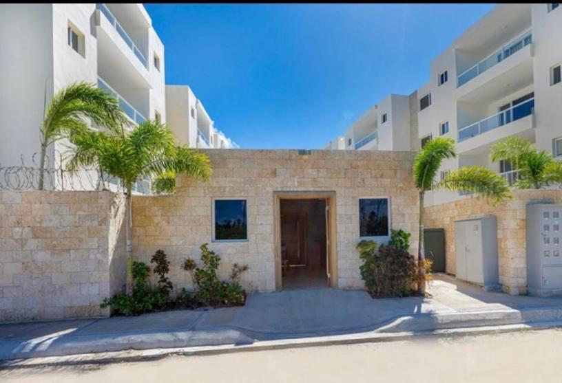 Cozy 2 Bedroom 7 Minutes Walk To Beach. Apartment