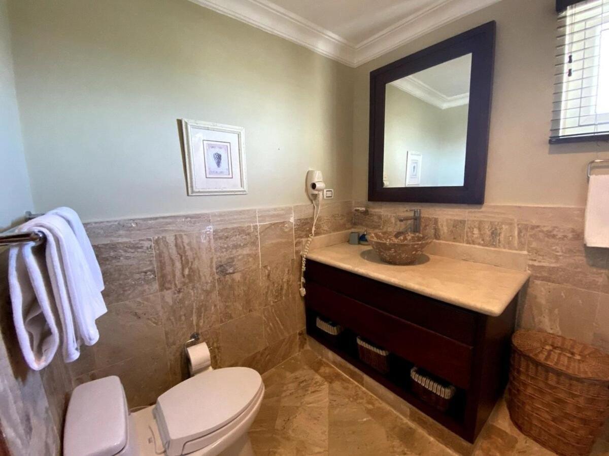 Exclusivos Con Vista A La Playa En Aquamarina, Cap Cana Apartment