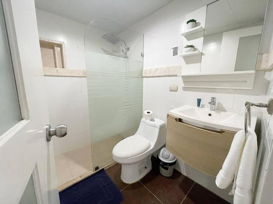 Charming 2 Bedroom With Pool Apartment *