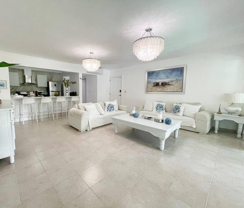 Charming 2 Bedroom With Pool Apartment