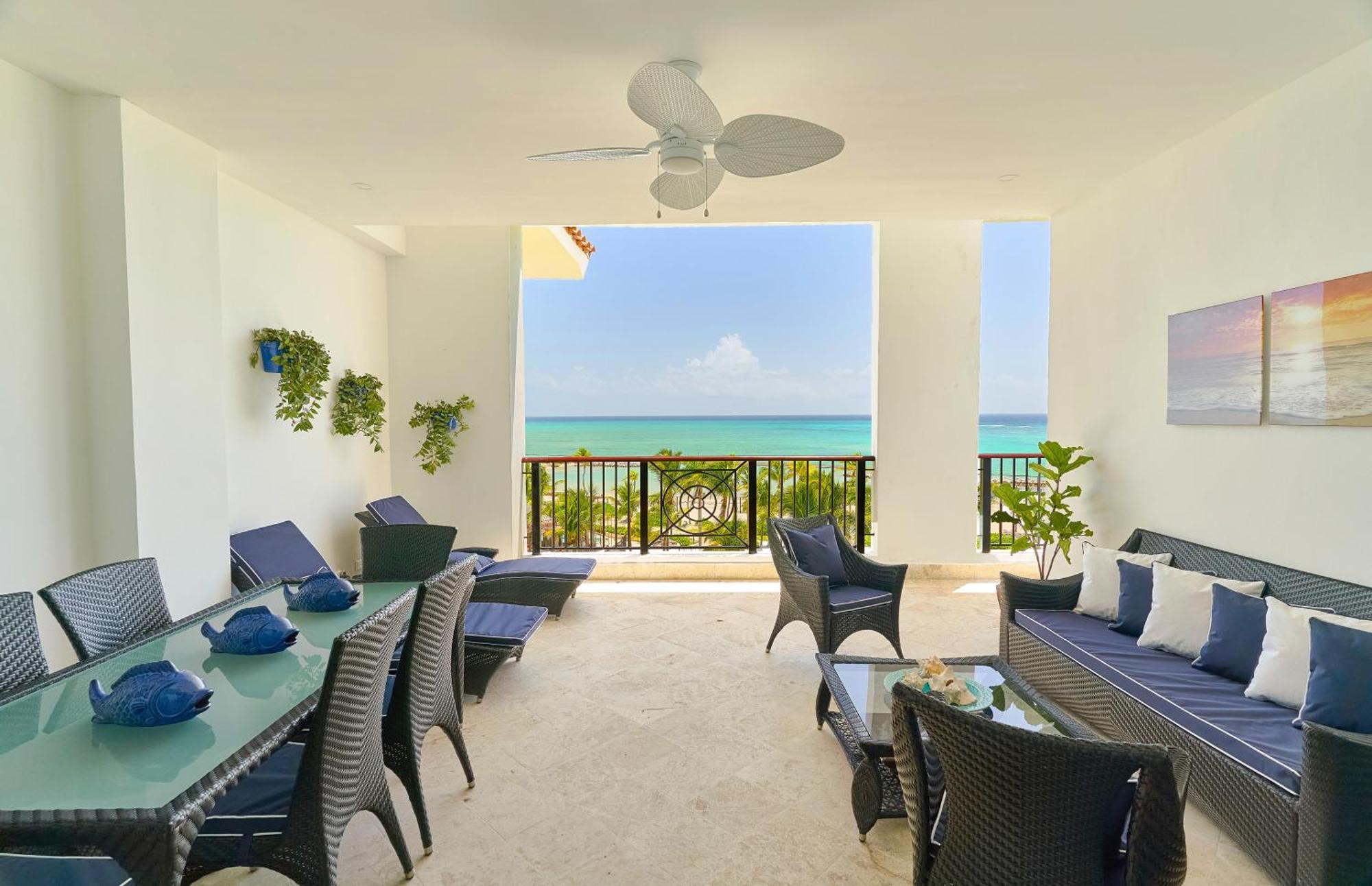 Stunning Beachfront Pent-house At Cap Cana, Apartment