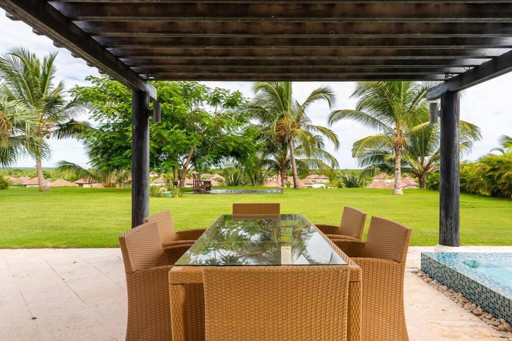 Villa Ileverde 02 - Poolside Garden Breakfasts *