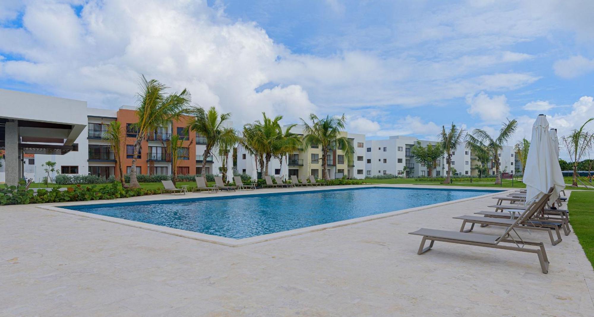 Apartamento Primer Piso Vista Piscina Gimnasio Cerca De Playa