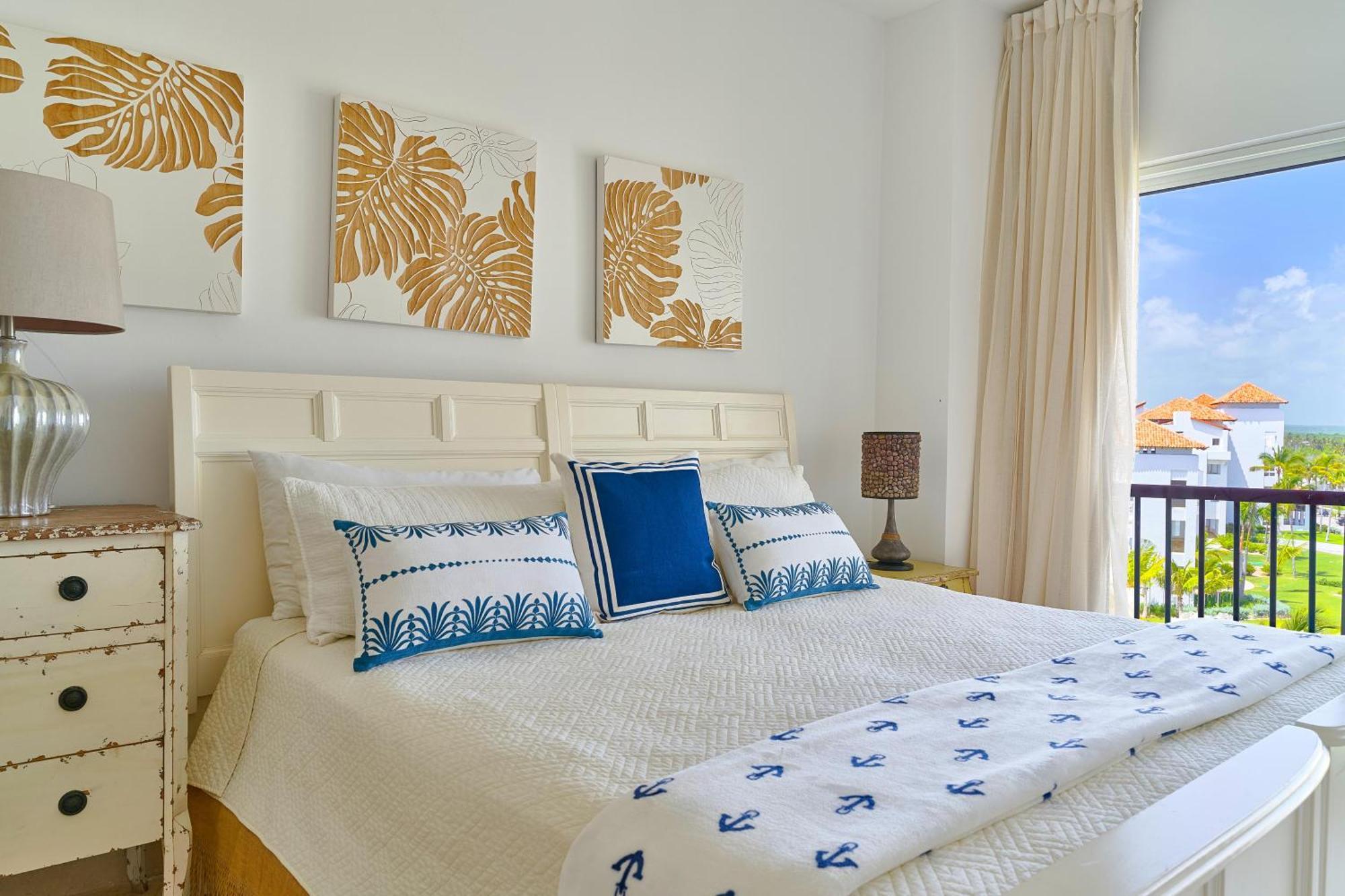Stunning Beachfront Pent-house At Cap Cana, *