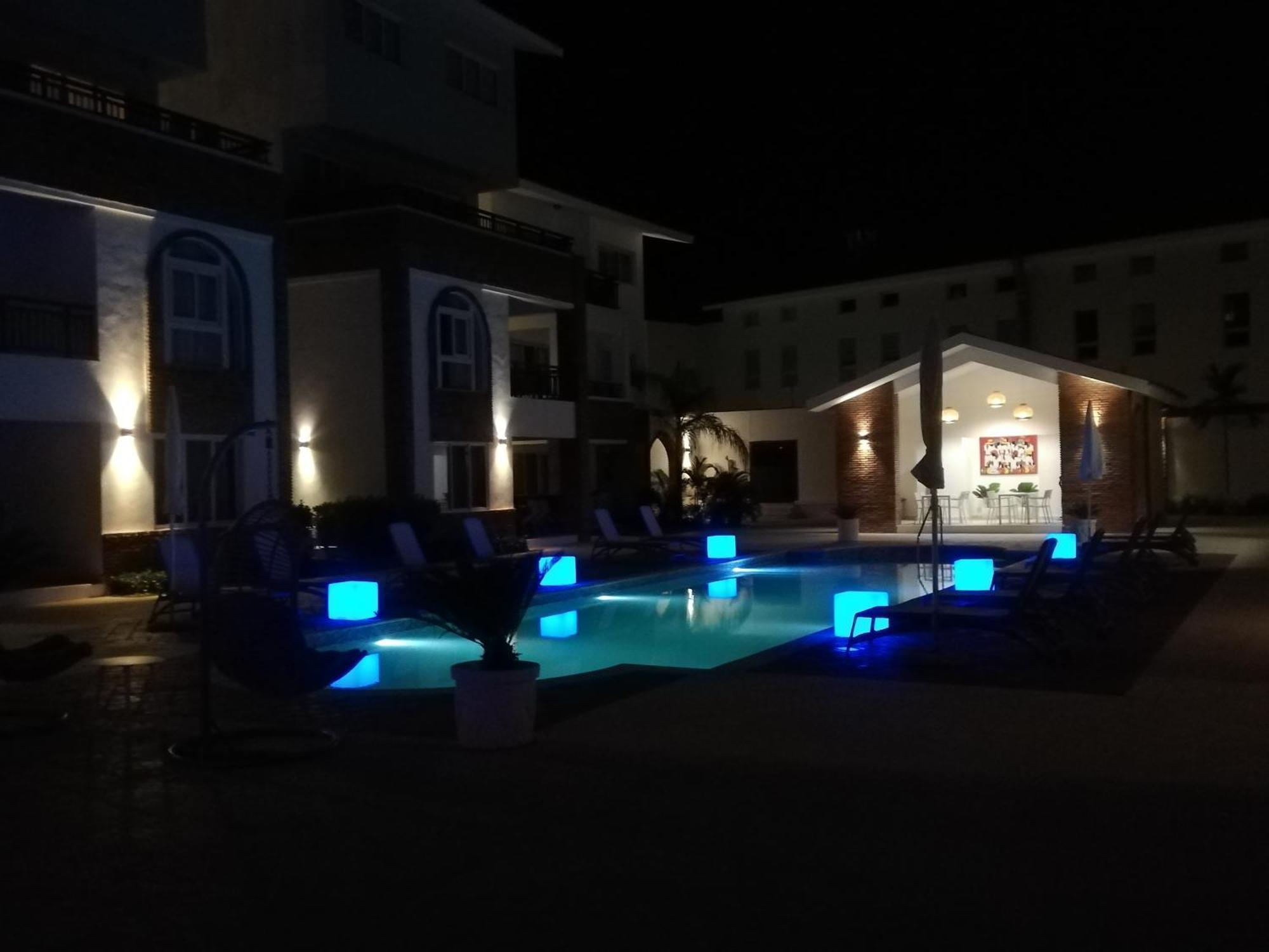Seven Shades Of Coral Village - & Pool In A Close To The Beach Apartment *