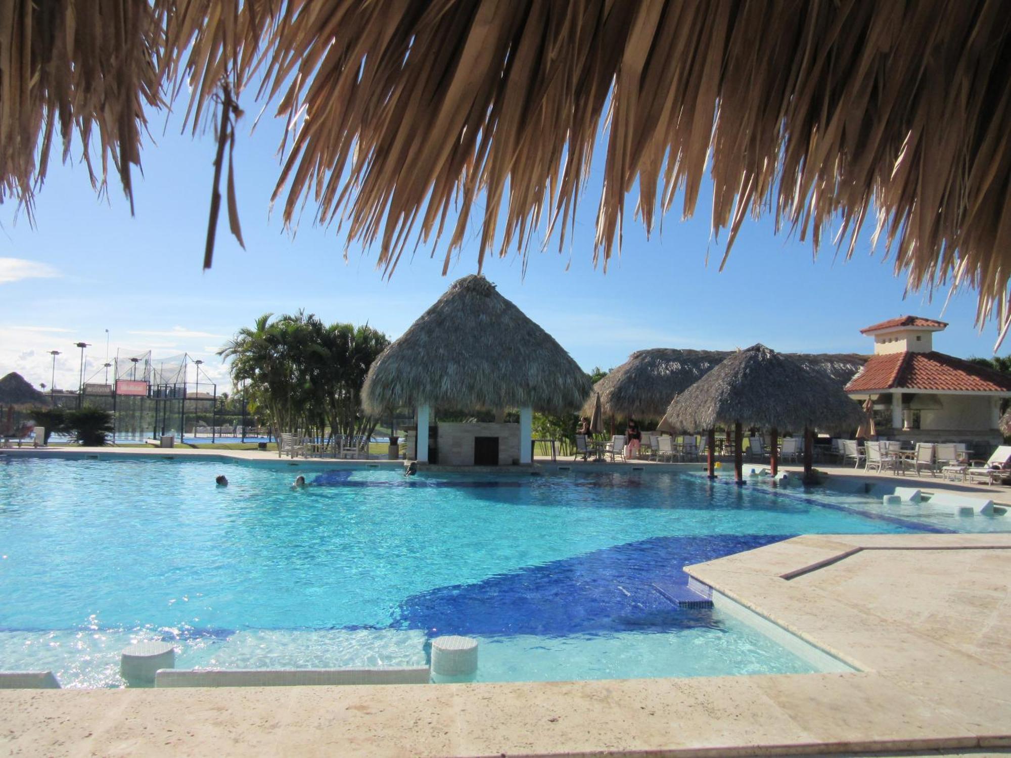 Seven Shades Of Coral Village - & Pool In A Close To The Beach Apartment *