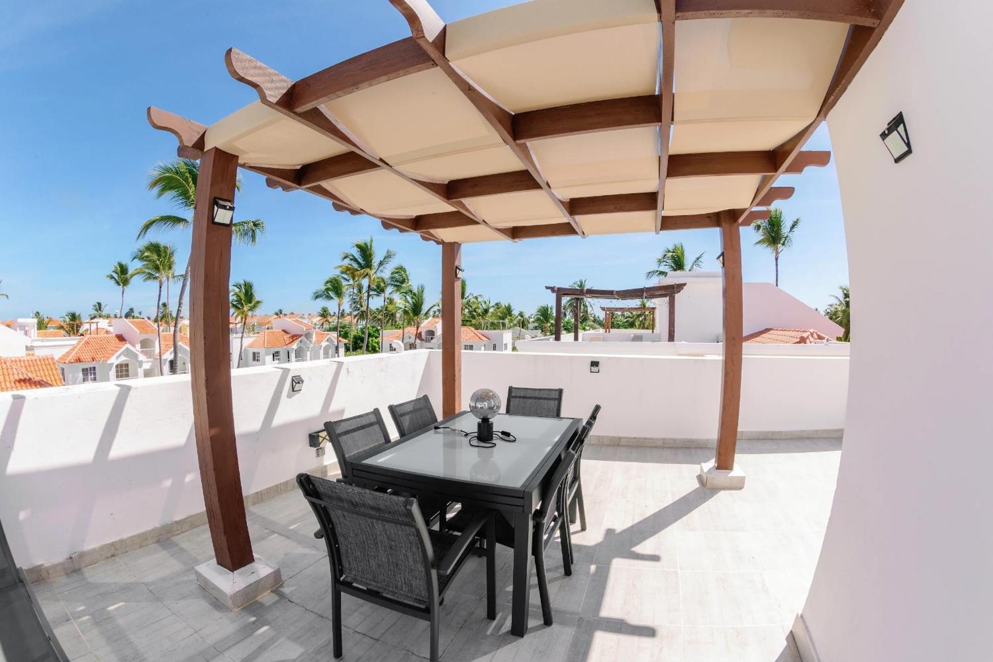 Corte Sea A302, Luxury Penthouse Apartment *