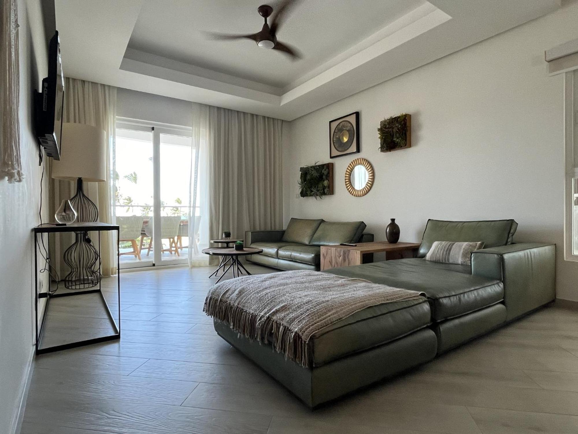 Amazing 3 Bedroom With Ocean Views Apartment