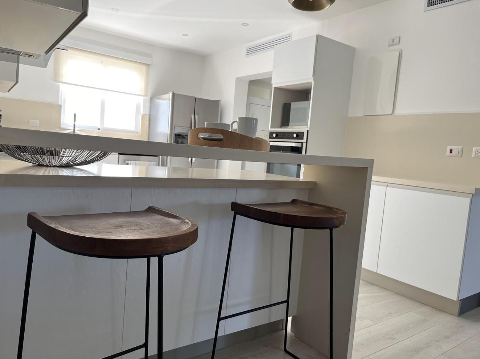 Amazing 3 Bedroom With Ocean Views *