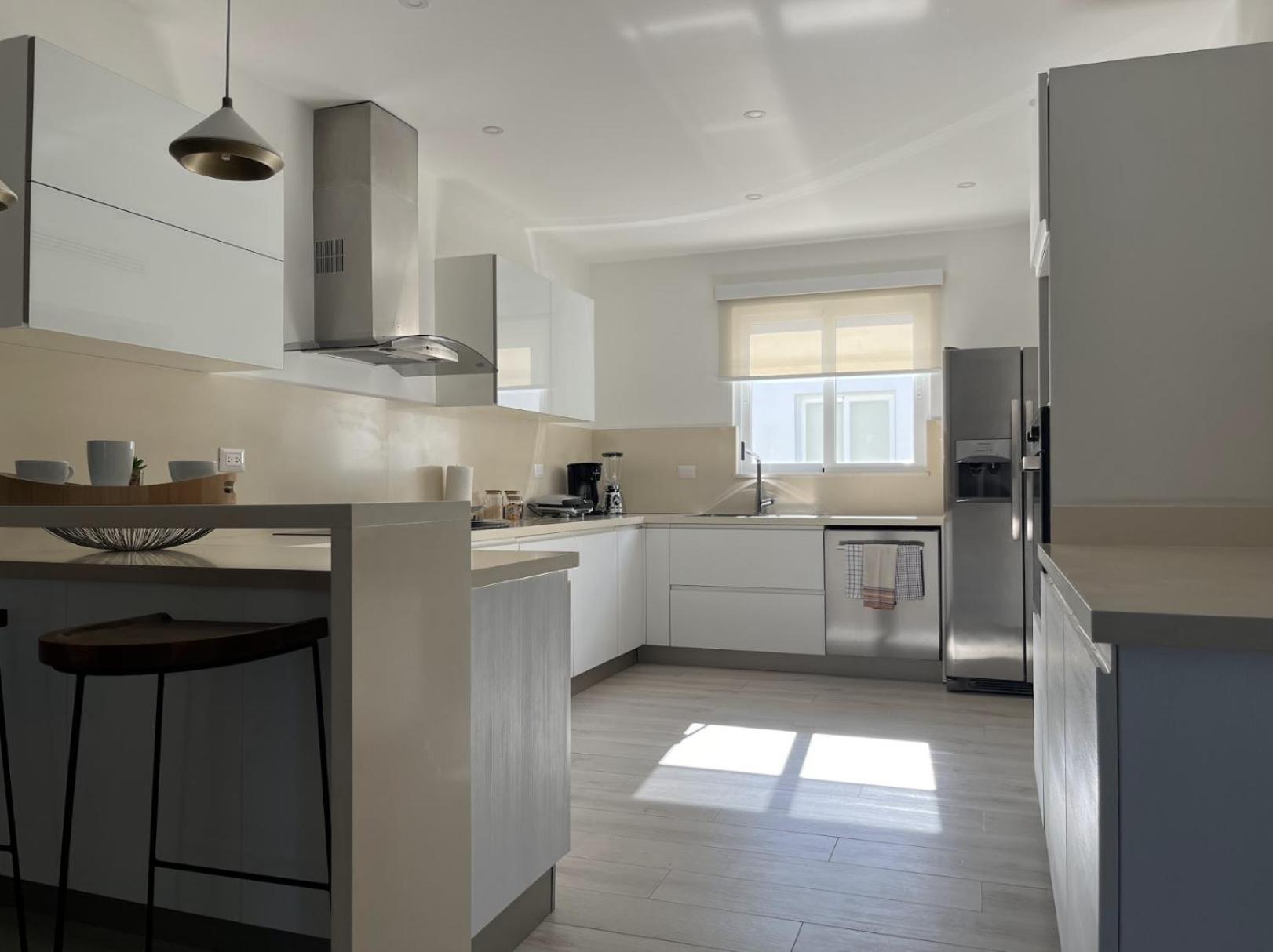 Apartment Amazing 3 Bedroom With Ocean Views *
