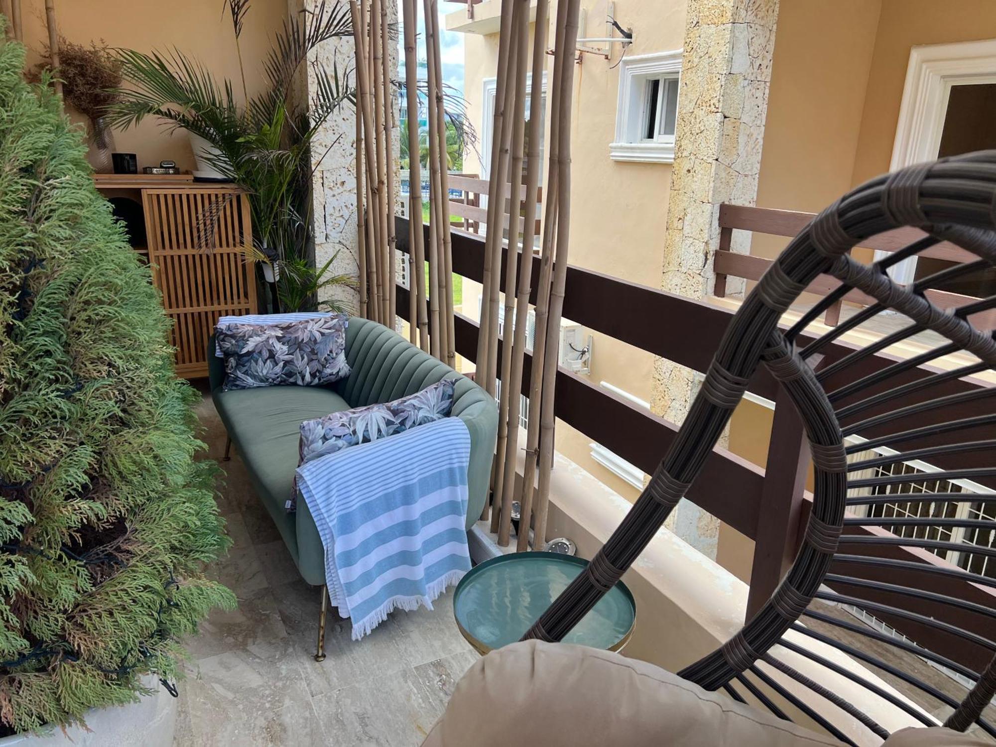 Suite, Pool And *