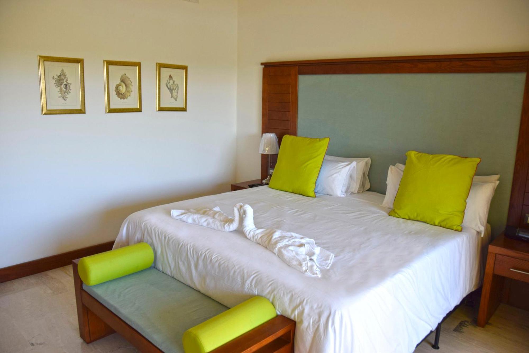 Sunset World Suites Hotel 4*