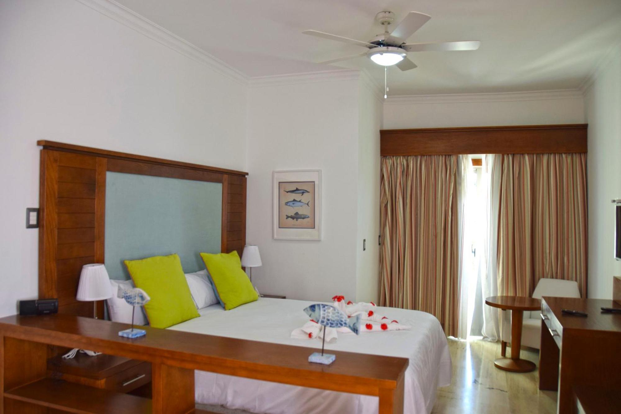 Hotel Sunset World Suites