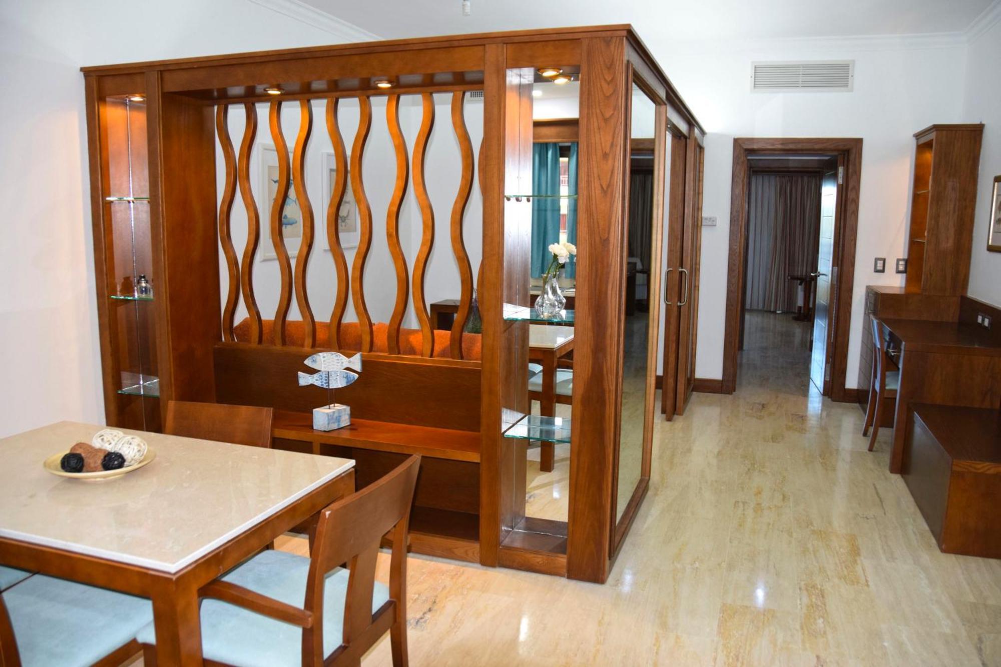 Hotel Sunset World Suites 4*