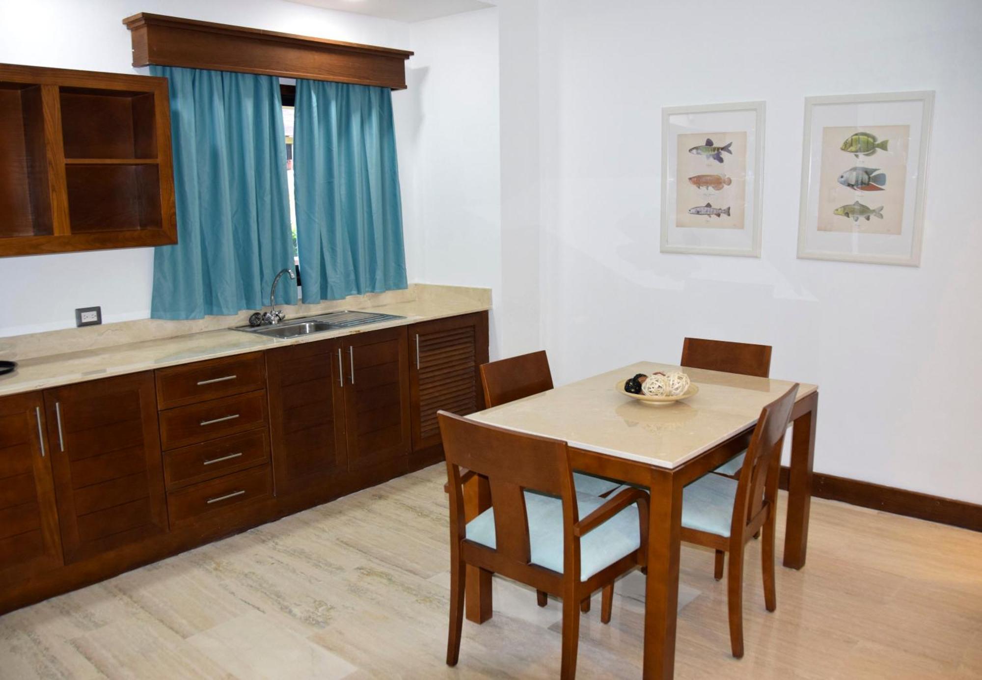 Sunset World Suites Hotel 4*