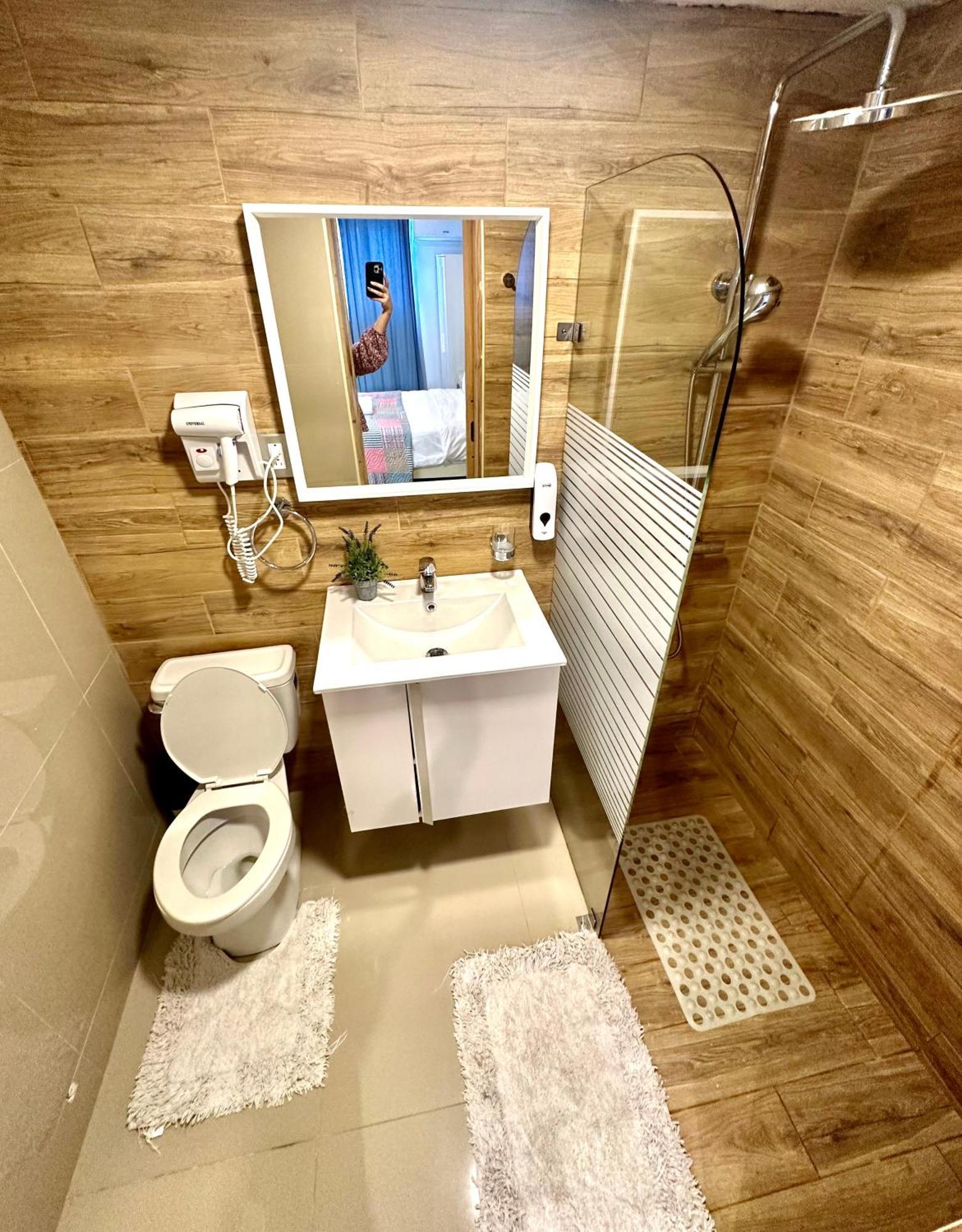 Noe , One Bed Close To The #1 Capsule hotel *
