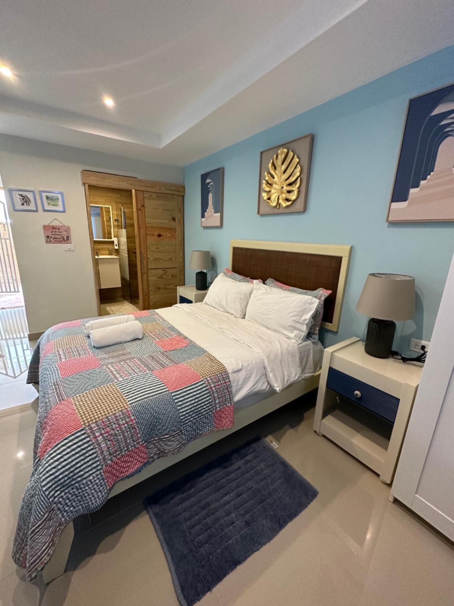 Noe , One Bed Close To The #1 Capsule hotel *