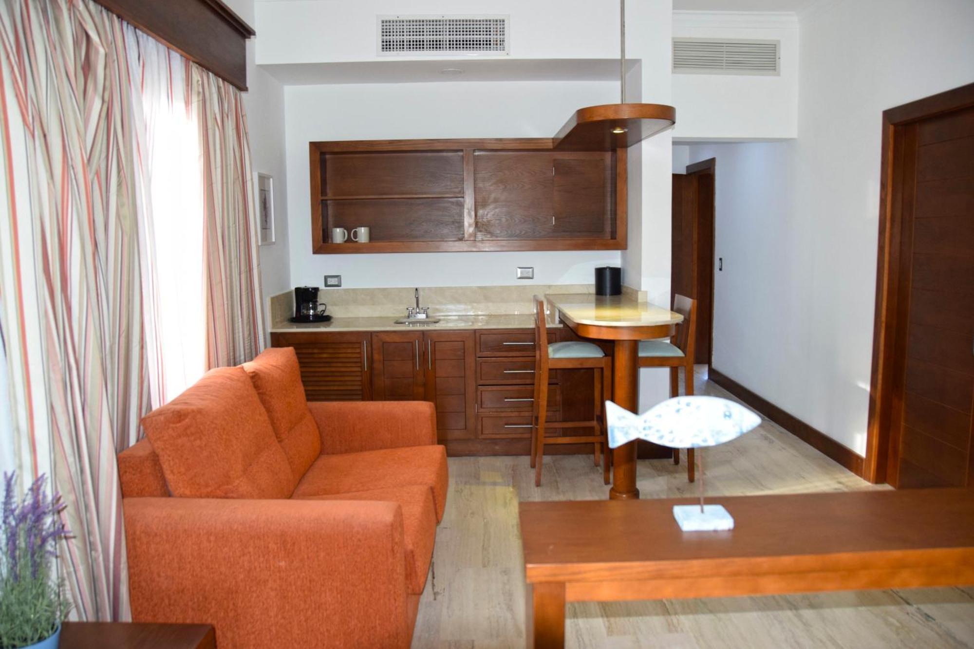 Sunset World Suites 4*
