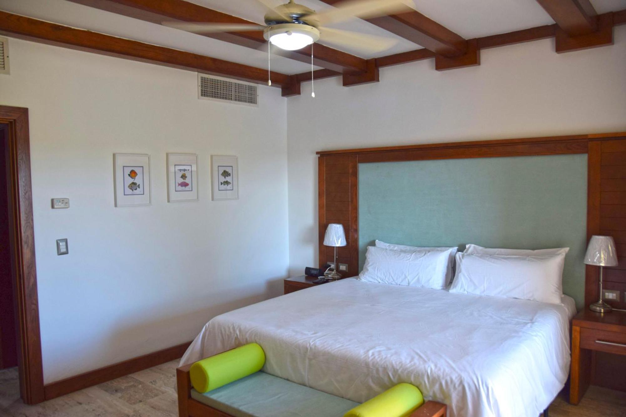 Hotel Sunset World Suites 4*
