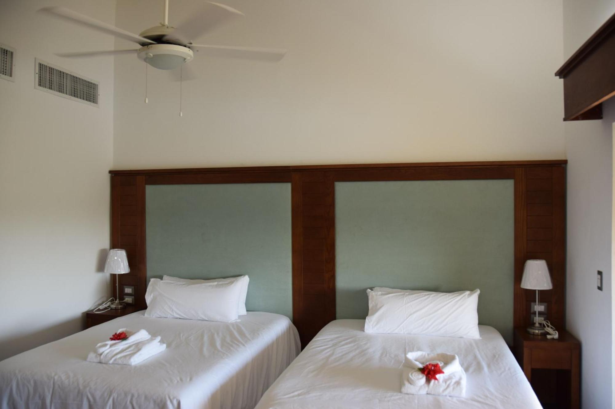 Hotel Sunset World Suites 4*