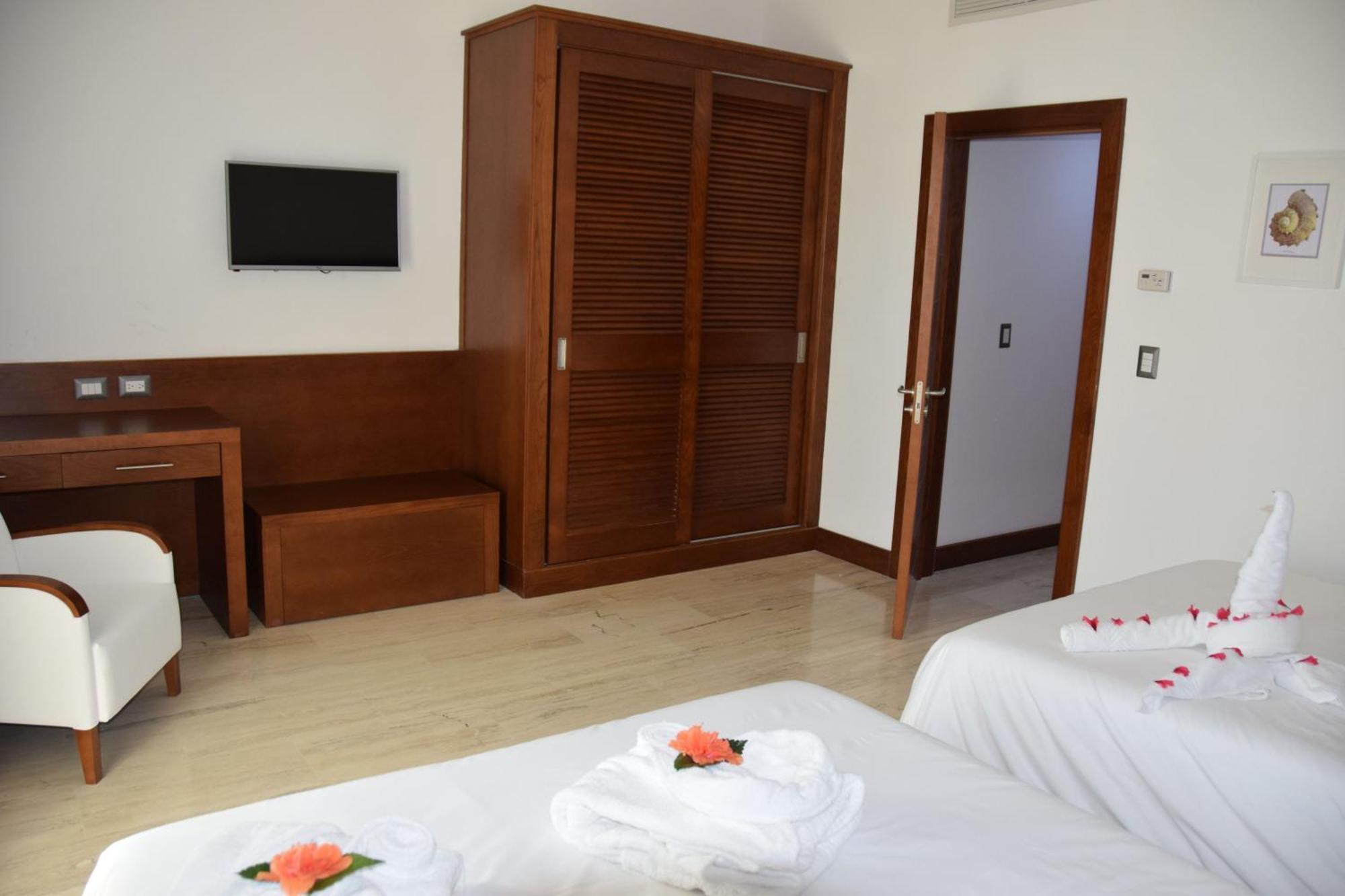 Sunset World Suites Hotel 4*