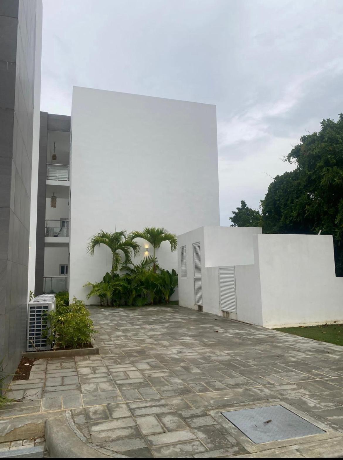 Apartamento One Bedroom Condo- *