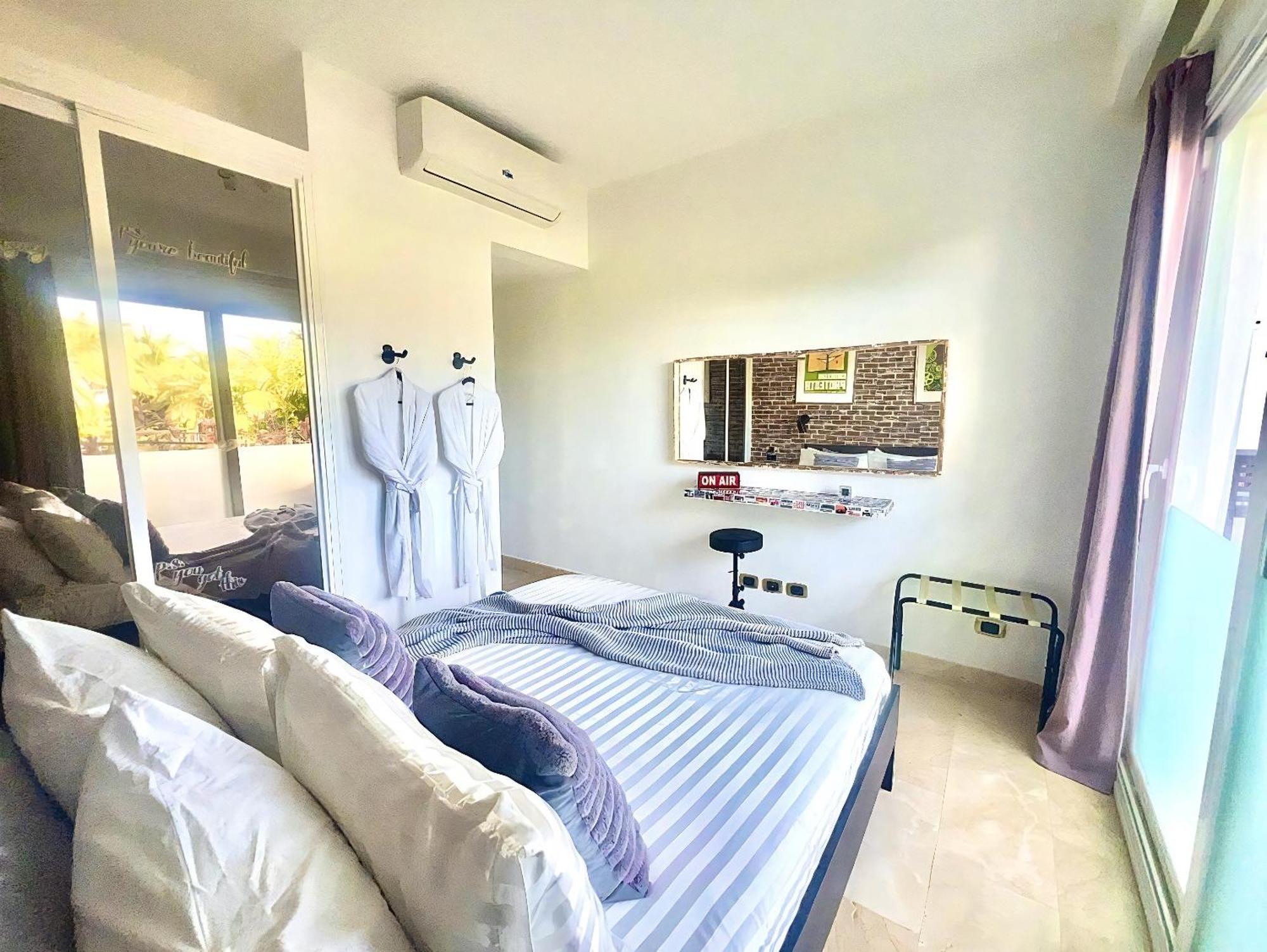 Trendy, Airport Trans Apartment *