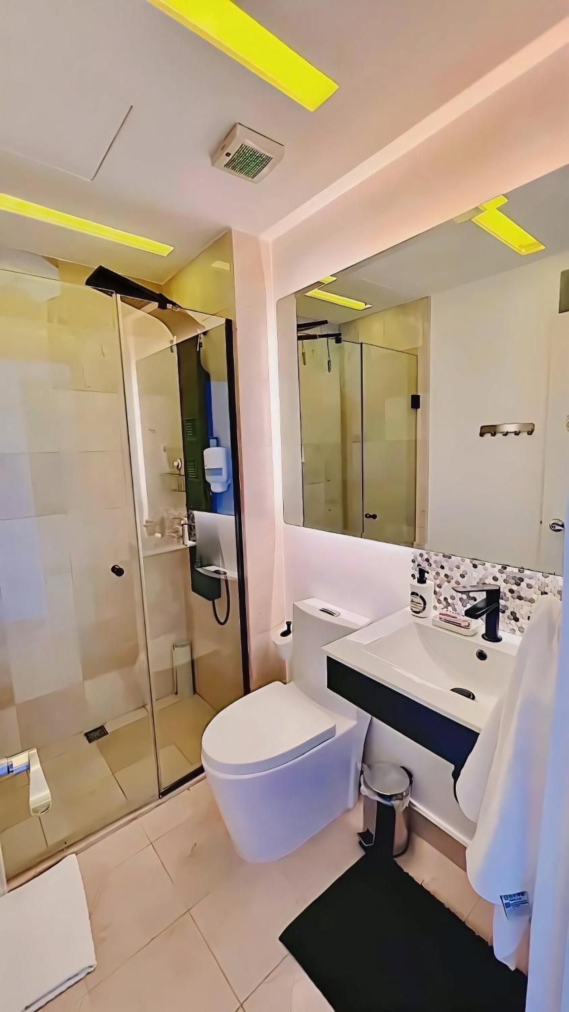 Trendy, Airport Trans Apartment