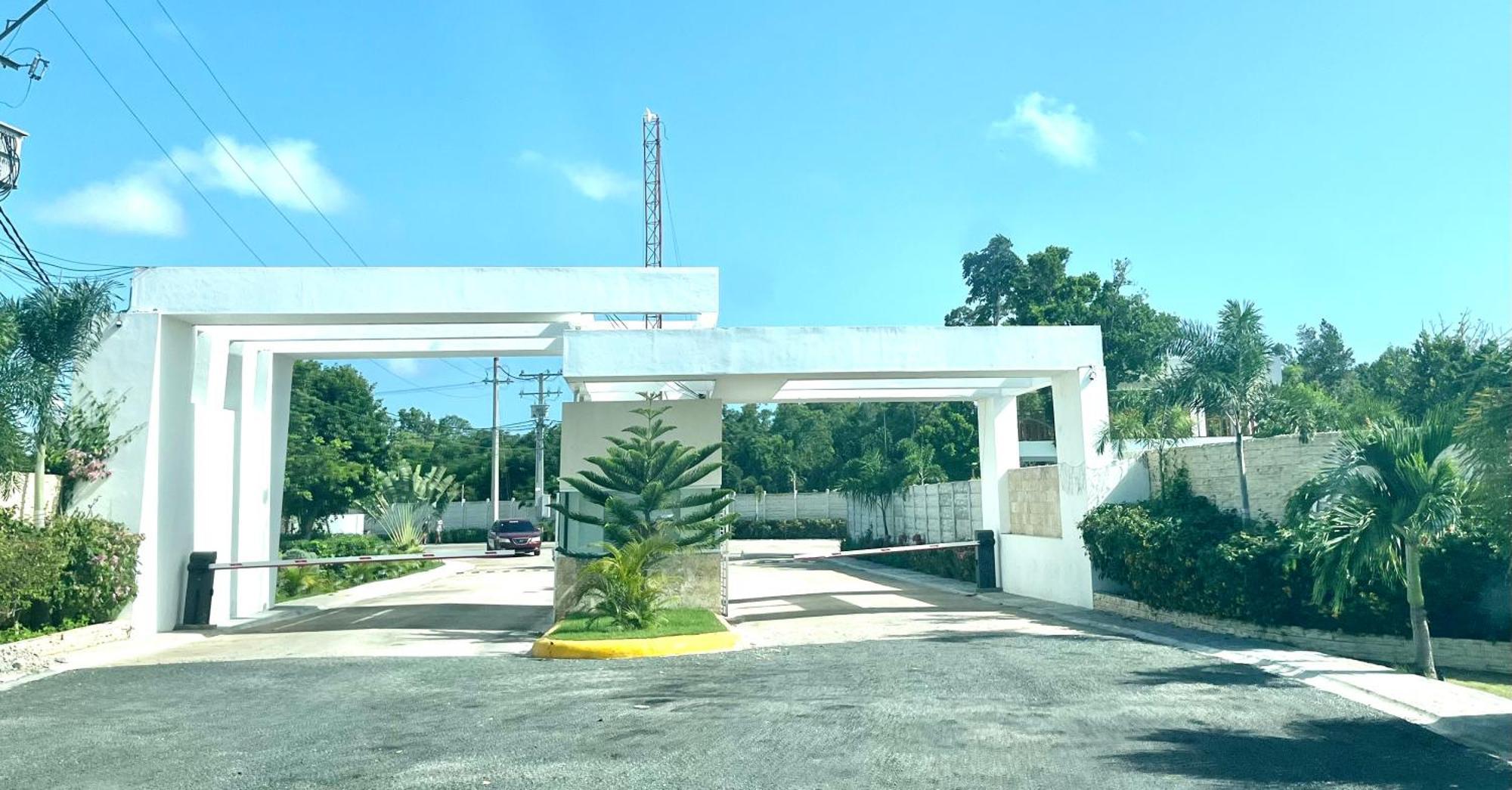 Familiar Pc-private Pool, Bbq, 15 Mnts From Airport *