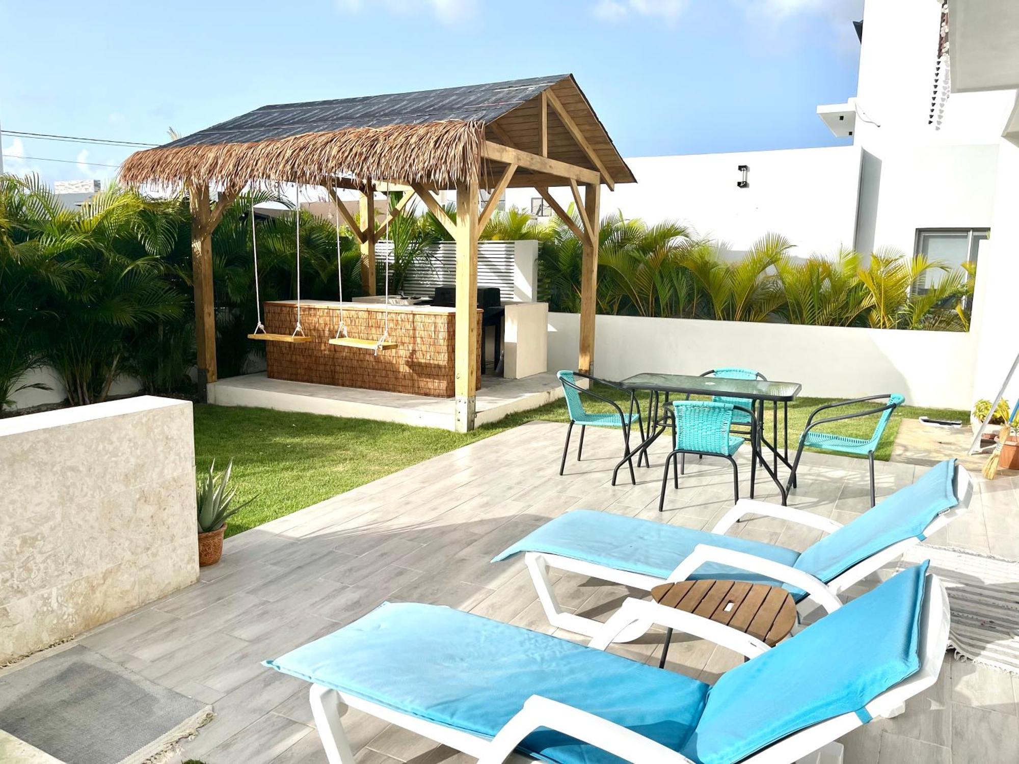Familiar Pc-private Pool, Bbq, 15 Mnts From Airport