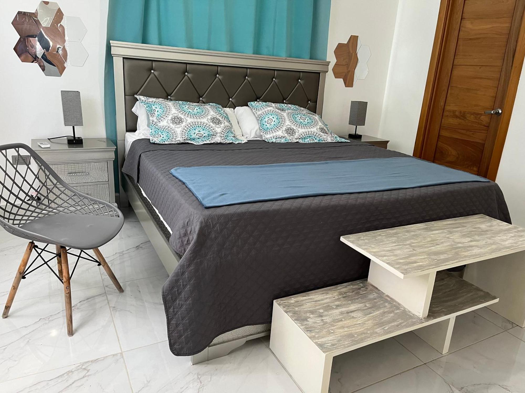 Familiar Pc-private Pool, Bbq, 15 Mnts From Airport Villa