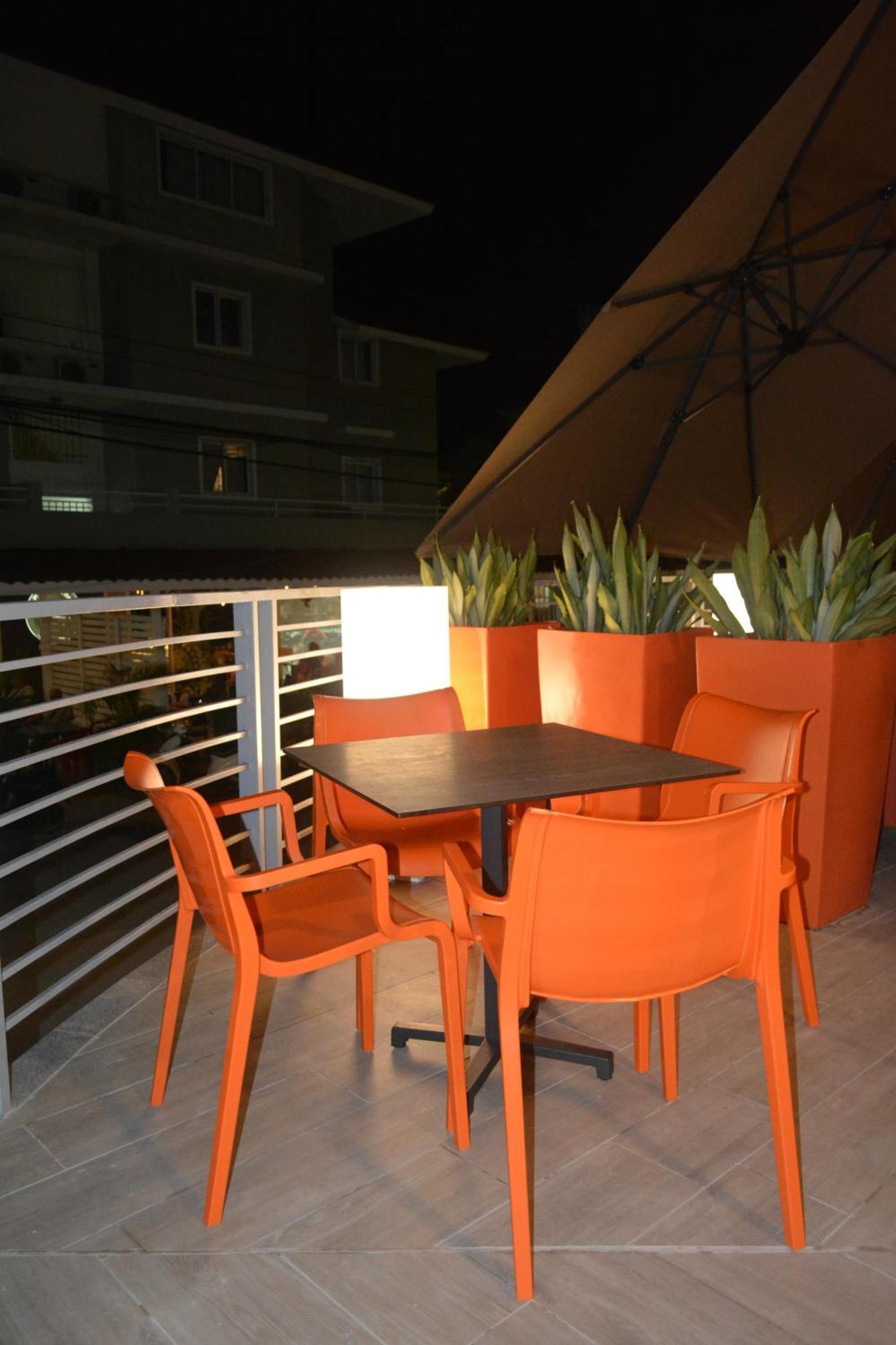 Ducassi Suites Rooftop Pool - Club And