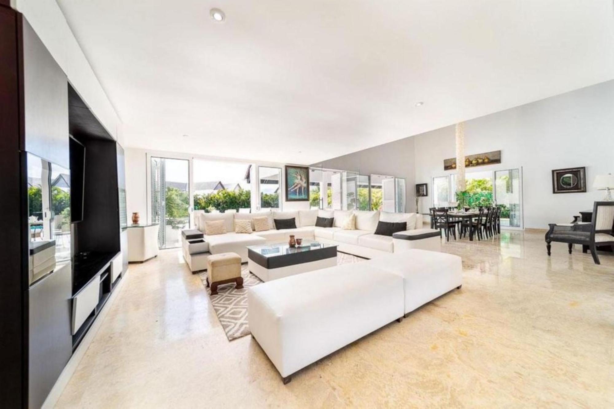 Stunning And Luxurious In The Beautiful Apartment
