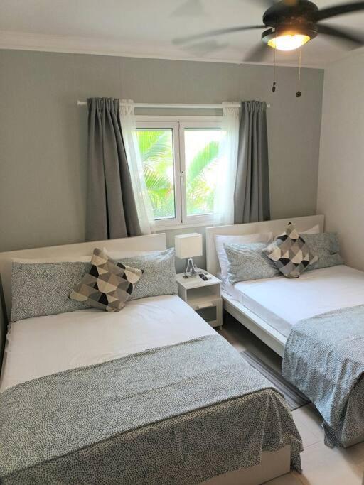 Close To The With Pool Apartment