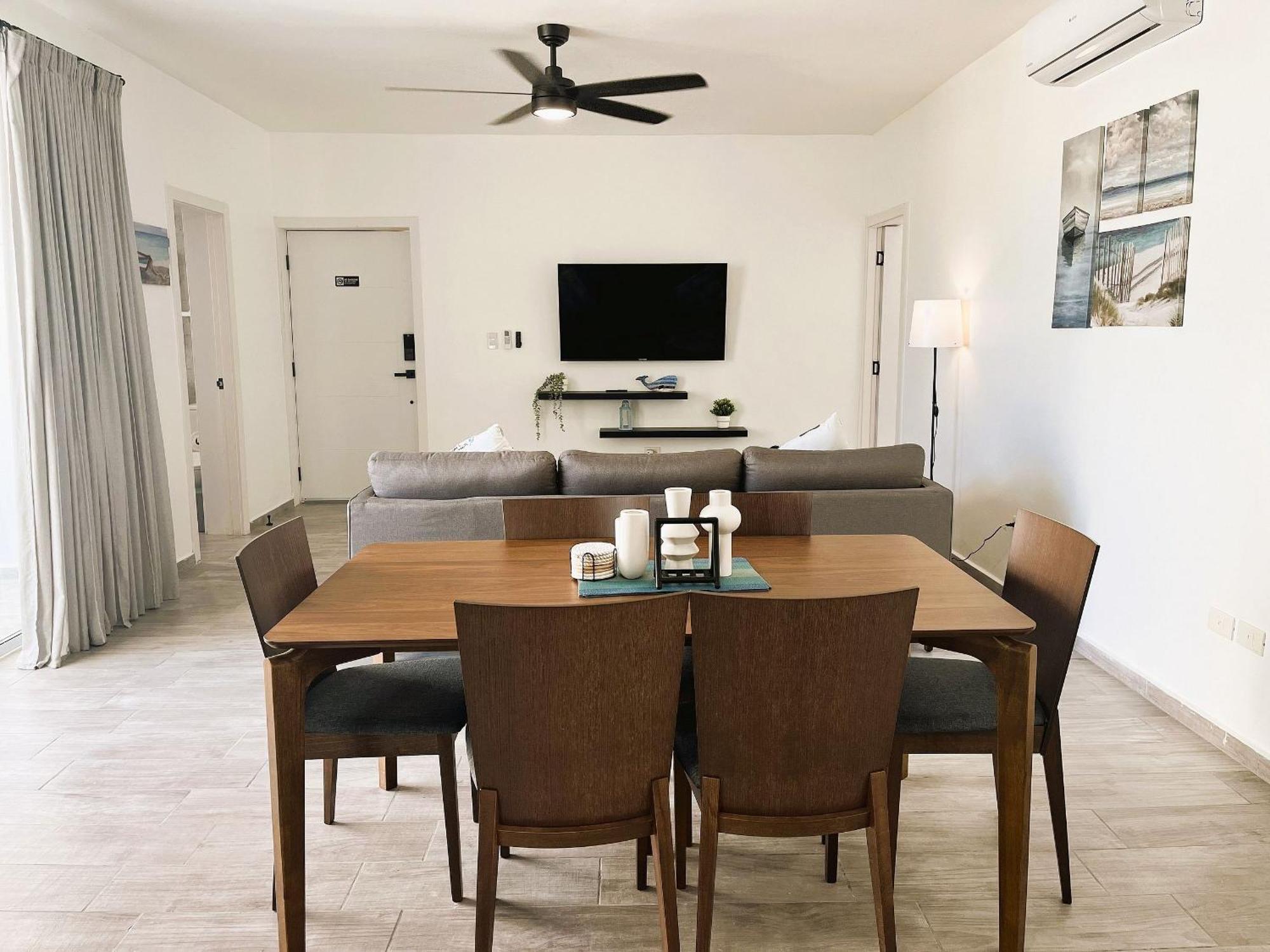 Beauty 2 Bed Pool Views Arena Village. *