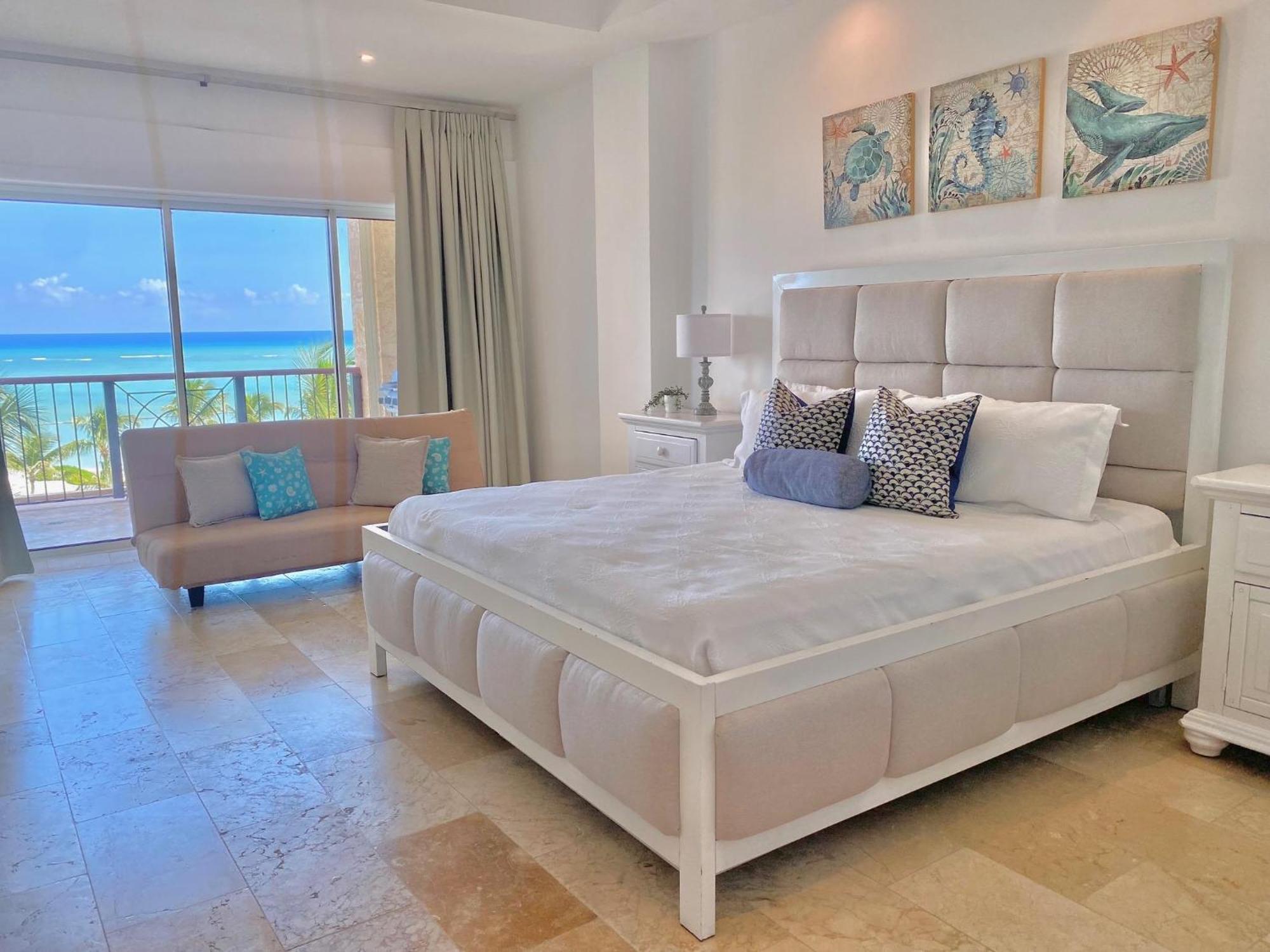 Beautiful Beachfront Penthouse At Cap Cana Apartamento