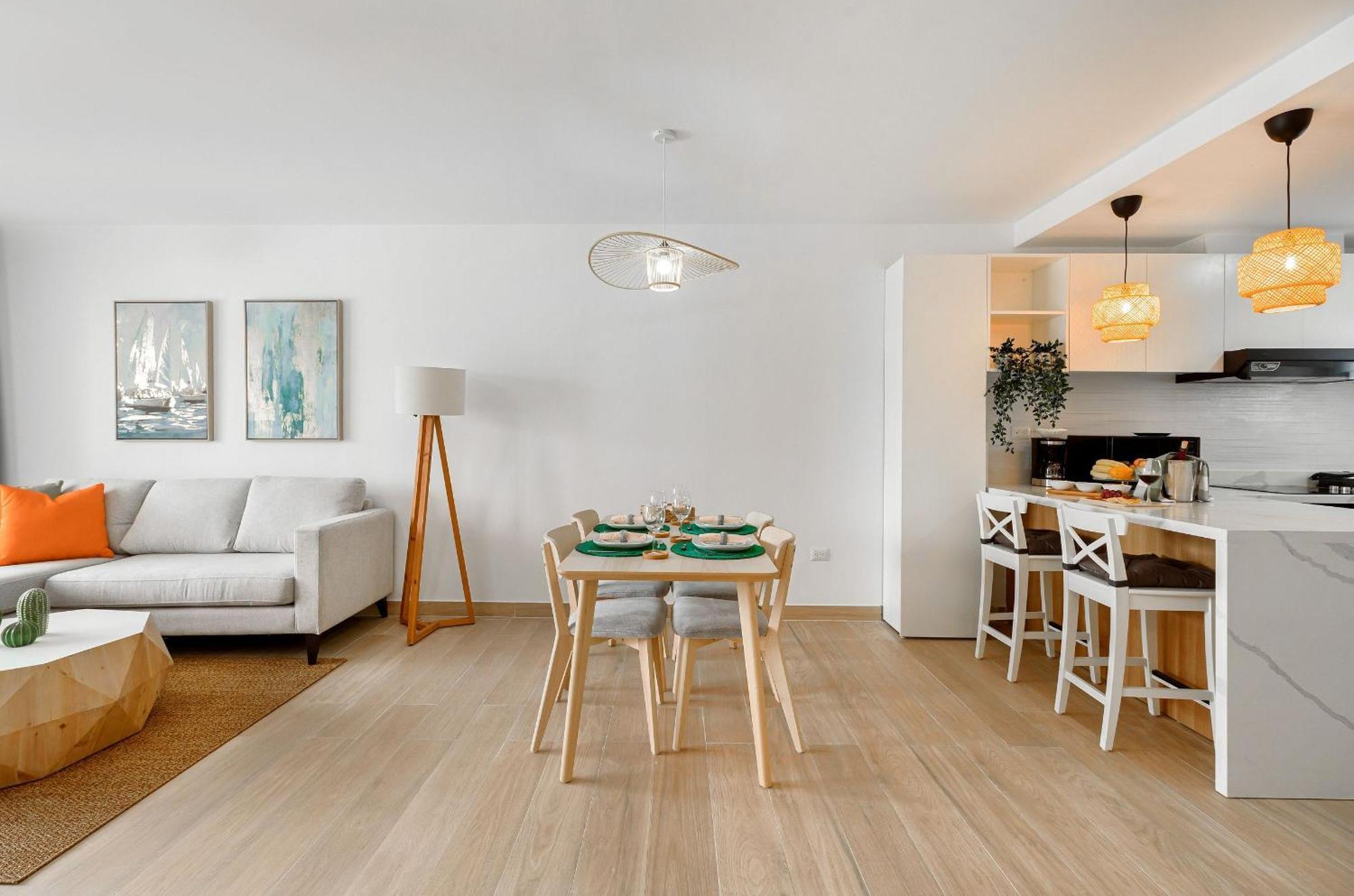 Apartment Beauty Pool Views With Gym Close To The