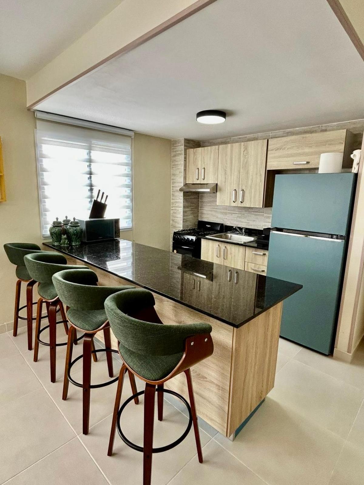 Apartment Two Beds Close To The Airport In Rd