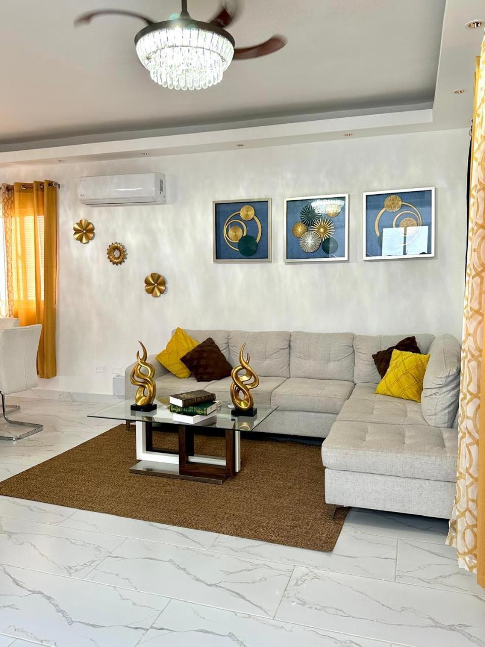 Yakimel Airbnb Villa *