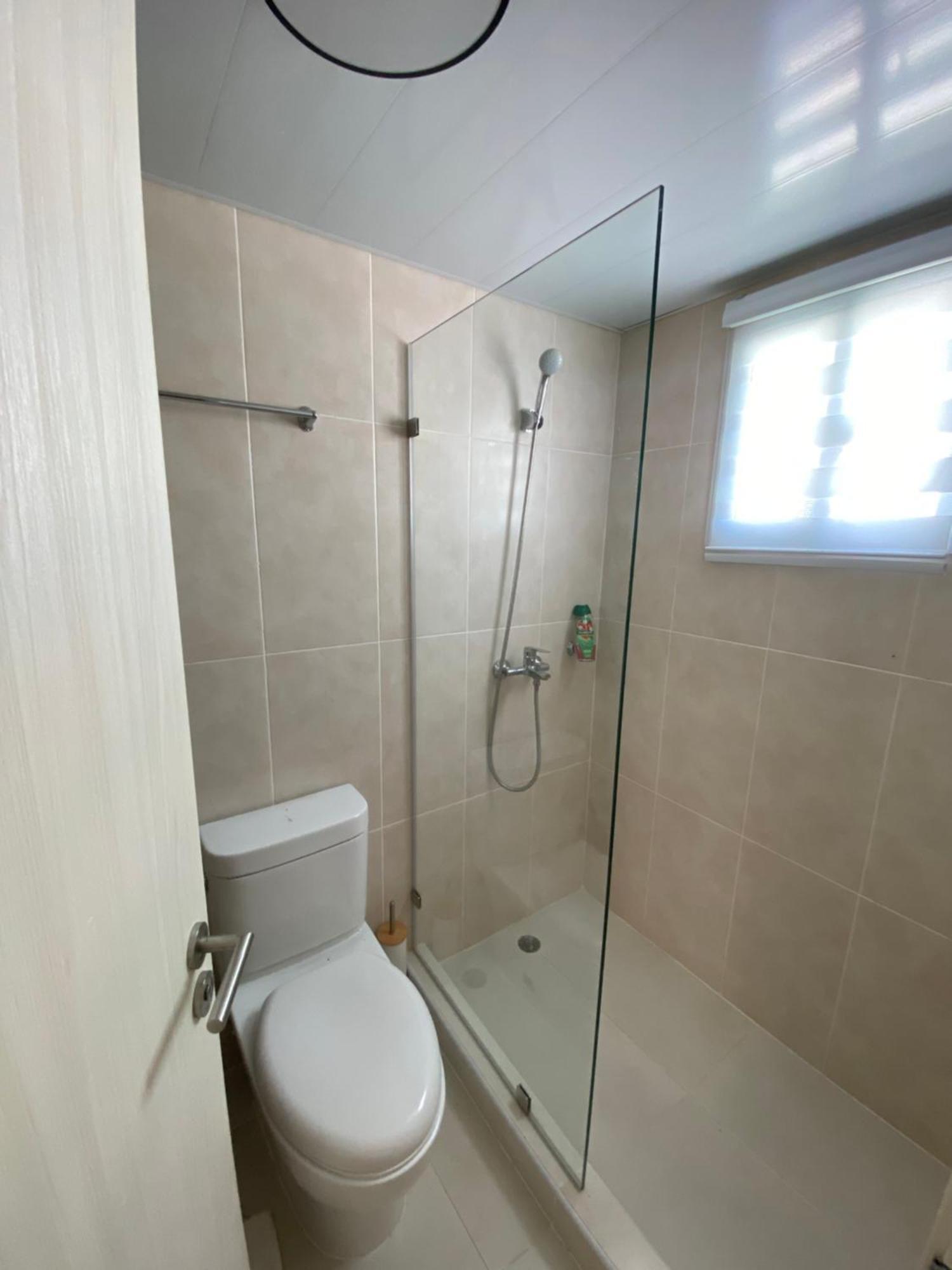 Two Beds Close To The Airport In Rd