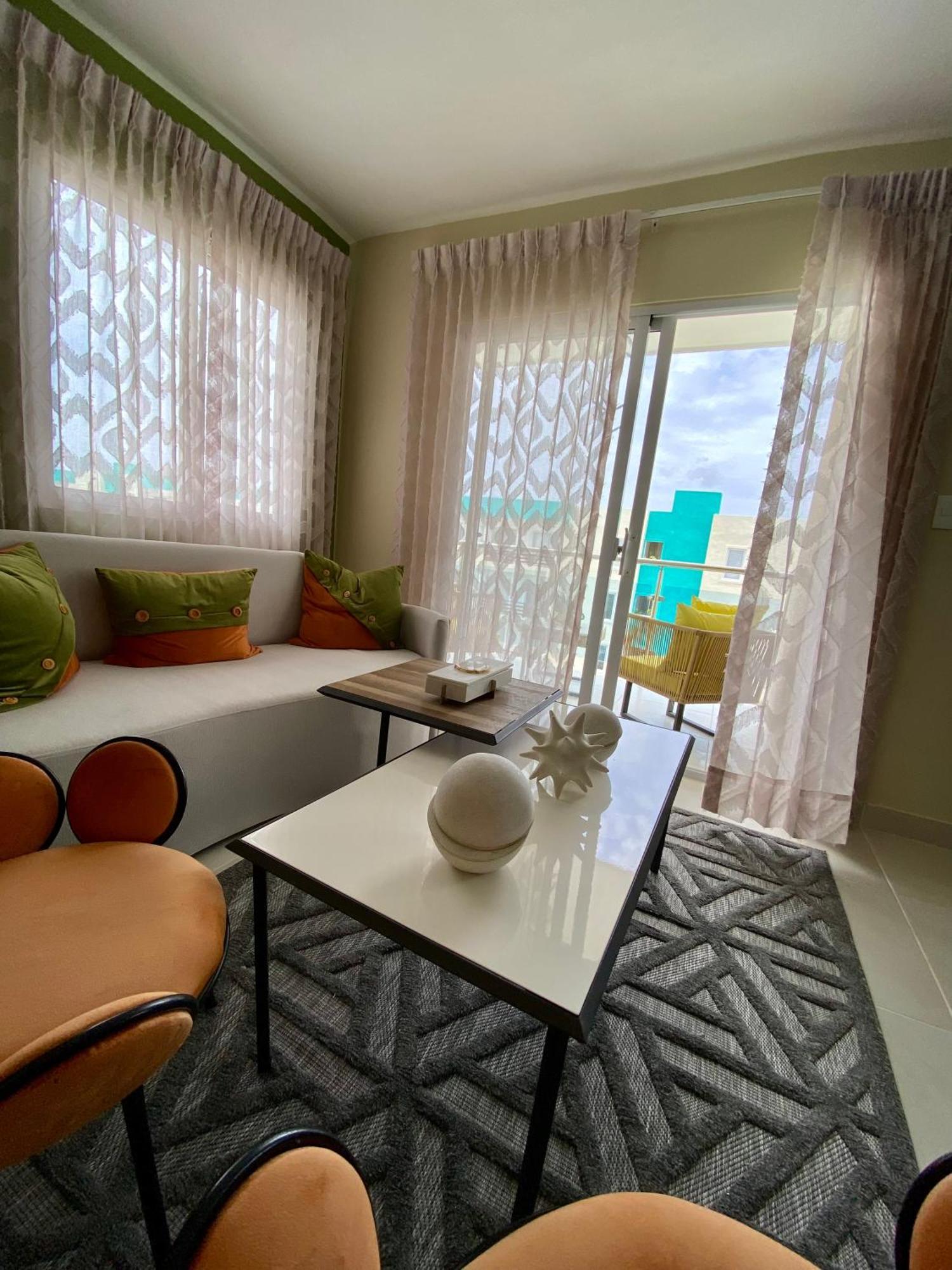 Apartment Two Beds Close To The Airport In Rd