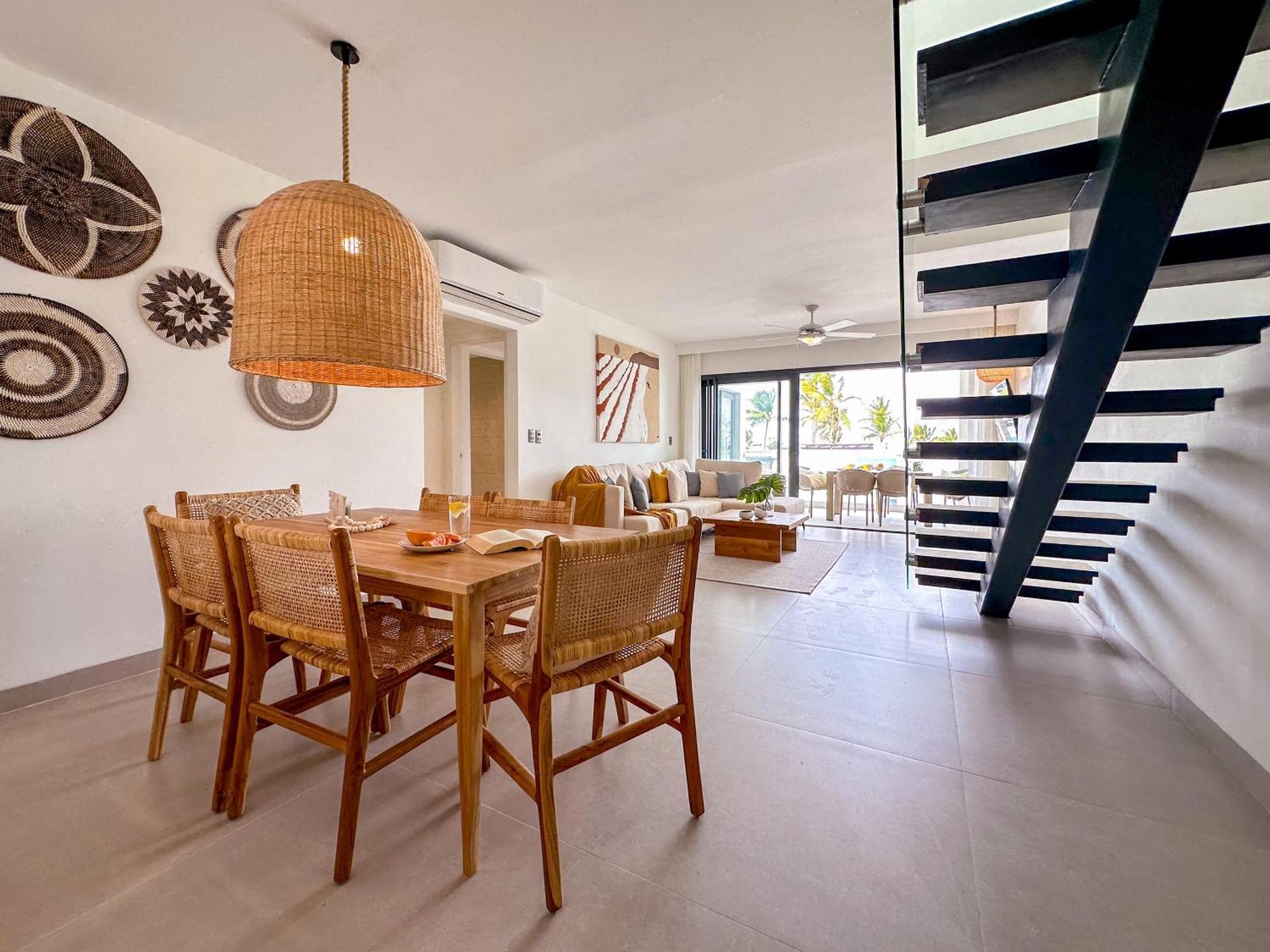 Spectacular Penthouse With Ocean Views *