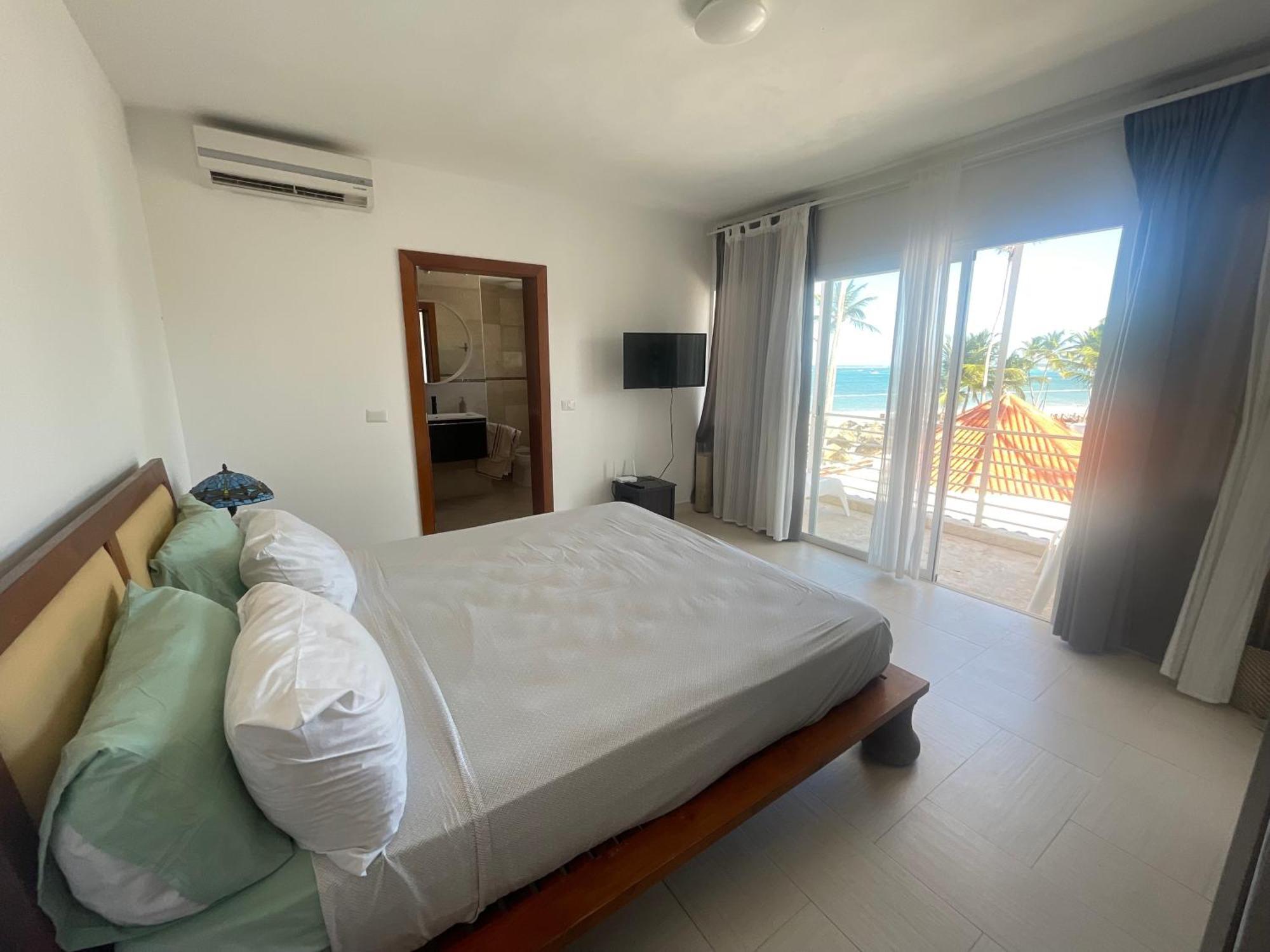 Oreuga Private Beach Sea View Apartment *